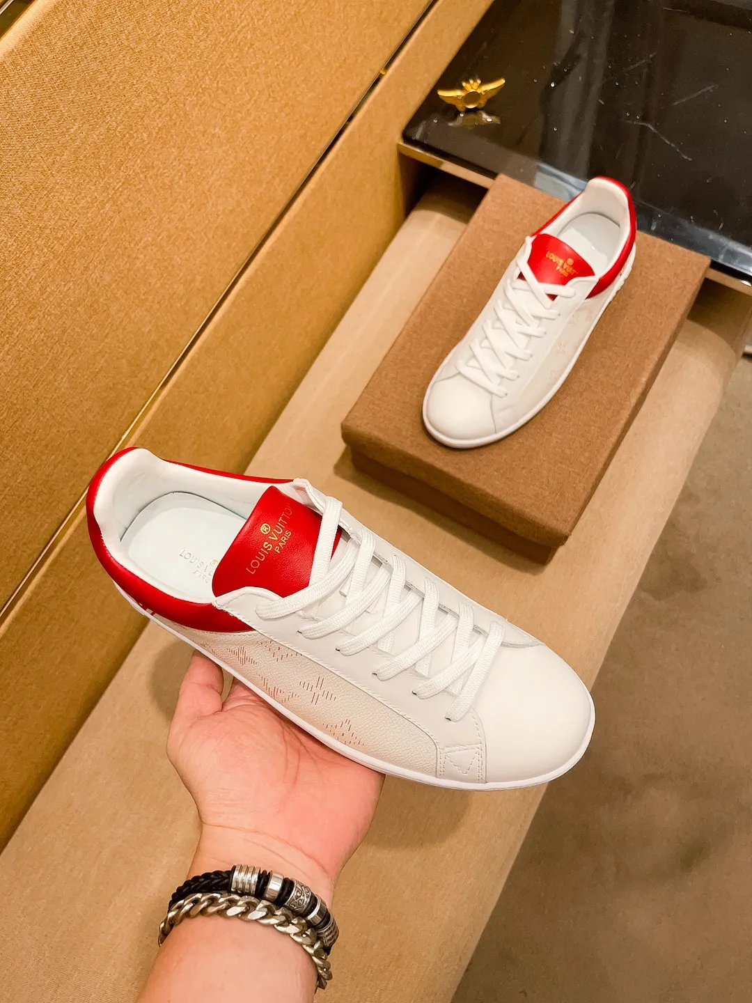 Men's shoes💰 380💰🔥[LV]🔥Louis Vuitton, high-end men's shoes brand, official website 1:1 latest masterpiece: the upper is made of Italian imported first-layer cowhide with a comfortable and breathable lining➕original non-slip and wear-resistant outsole🔥, making walking more convenient and comfortable! An exclusive new model, a stunning work, a beautiful 1:1 replica [color] compared to the official quality! Create a fashionable personality to set off your uniqueness! A must-have for trendy men! Classic🔥Size: 38-44 Color: 🔥Multiple colors available🔥